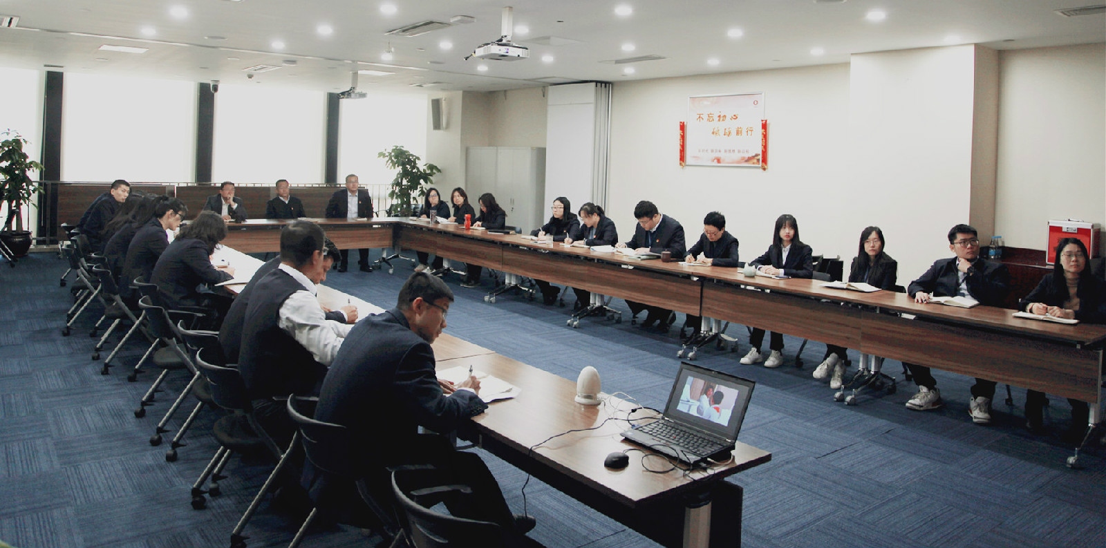 财务公司观看榜样2.jpg 财务公司观看榜样2.jpg