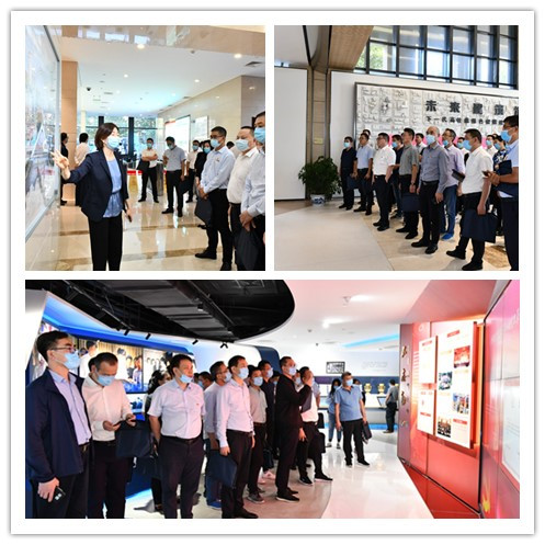 现场参观.jpg 现场参观.jpg